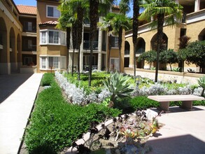 2020 Camino De La Reina in San Diego, CA - Building Photo - Building Photo