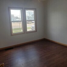 2215 Falls Ave in Waterloo, IA - Building Photo - Building Photo