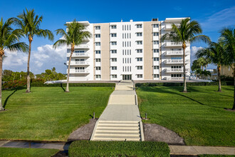 Bay Terrace in Naples, FL - Foto de edificio - Building Photo