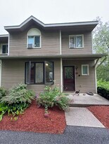N1 Stonehedge Dr in South Burlington, VT - Building Photo