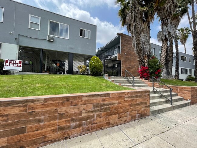 1171 N Kenmore