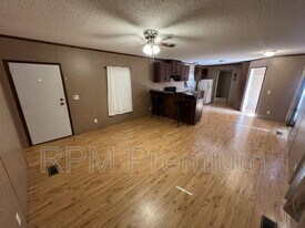 5510 Lavey Ln in Baker, LA - Building Photo