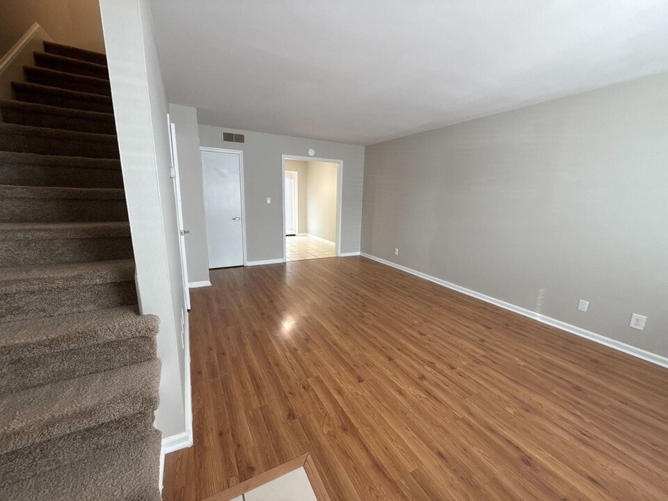 121 Western Villa Dr in Clemmons, NC - Building Photo