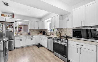 1735 NE 147th St in Miami, FL - Building Photo - Building Photo