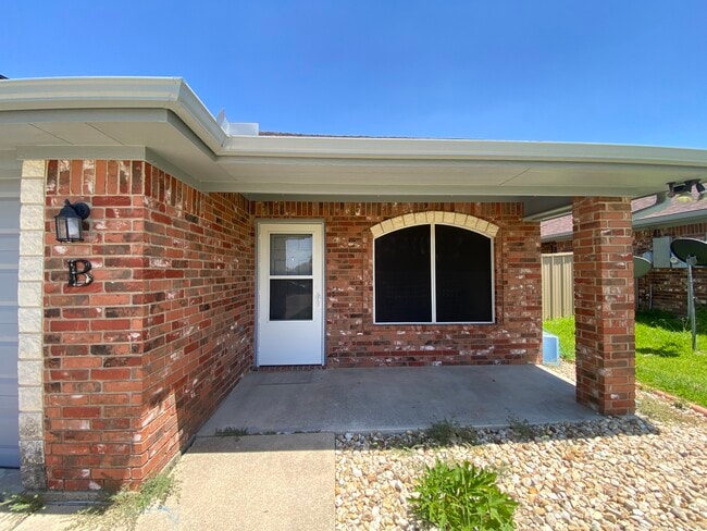 2002 Charleston Ct, Unit B in Killeen, TX - Building Photo - Building Photo