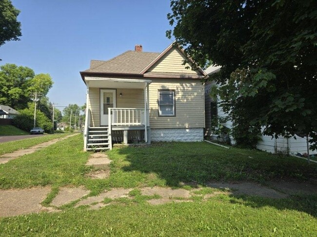 property at 2621 N California Ave