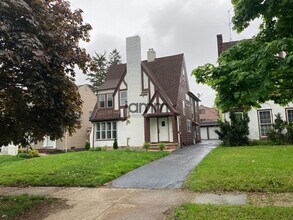 3627 Lindholm Rd in Shaker Heights, OH - Building Photo - Building Photo