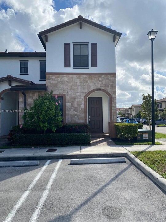 3288 W 106th Terrace in Hialeah, FL - Building Photo