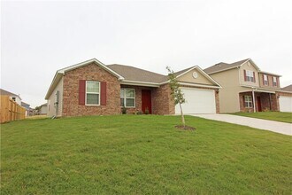 807 SW Green World St in Bentonville, AR - Building Photo - Building Photo