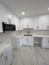 31 SW 67th Ct in Miami, FL - Building Photo - Building Photo