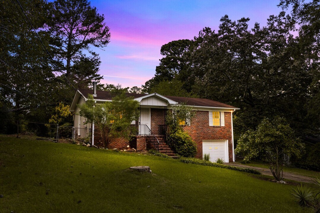 2432 Debbie Dr in Center Point, AL - Building Photo