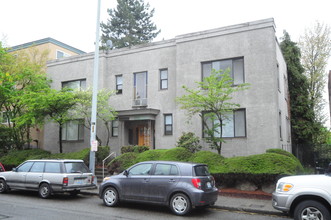 5241 15th Ave NE in Seattle, WA - Building Photo - Building Photo