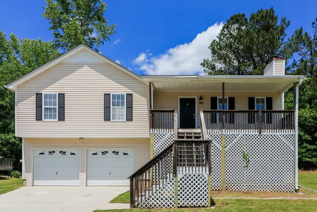 property at 425 River Trace Dr