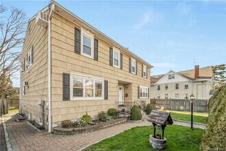 570 N Barry Ave, Unit #LEFT in Mamaroneck, NY - Building Photo - Building Photo