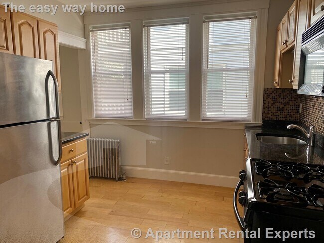 12 Silvey Pl, Unit 1 in Somerville, MA - Building Photo - Building Photo