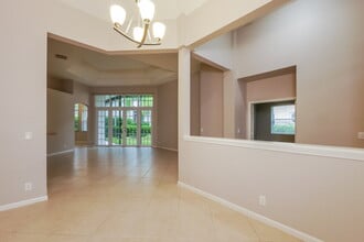 2560 Jardin Manor in Weston, FL - Building Photo - Building Photo