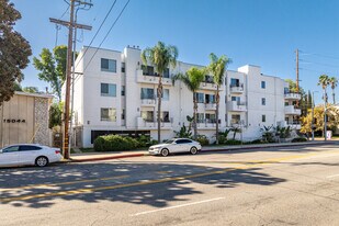 15054-15058 Magnolia Blvd in Sherman Oaks, CA - Building Photo