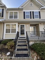 206 Brookfield Dr in Jackson Township, NJ - Building Photo