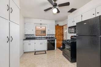 1115 Lake Michigan Dr NW in Grand Rapids, MI - Building Photo - Building Photo