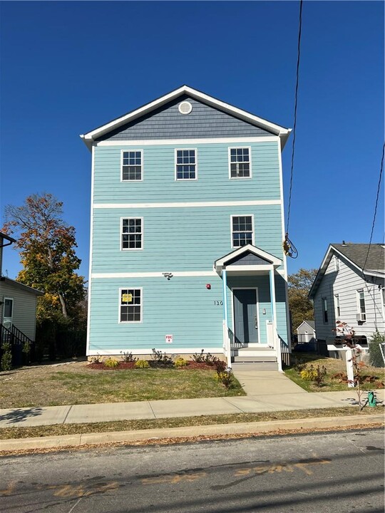 130 North St in Newburgh, NY - Building Photo