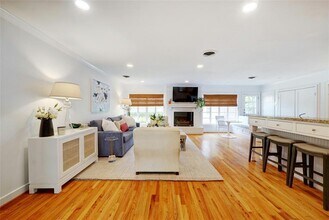 2401 Bowman Ave in Austin, TX - Building Photo - Building Photo