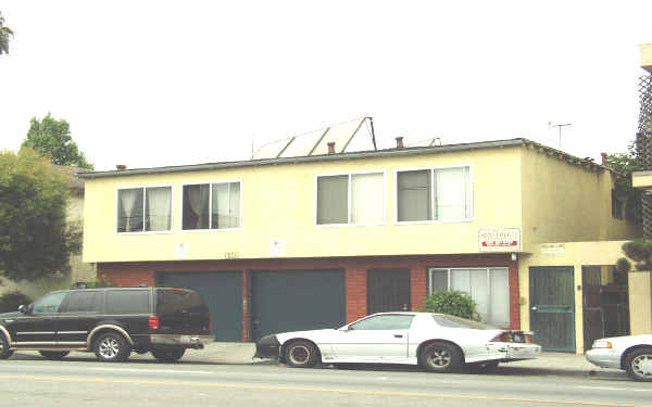 1271 E 7th St in Long Beach, CA - Foto de edificio - Building Photo