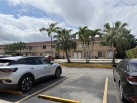 8360 NW 8th St in Miami, FL - Building Photo