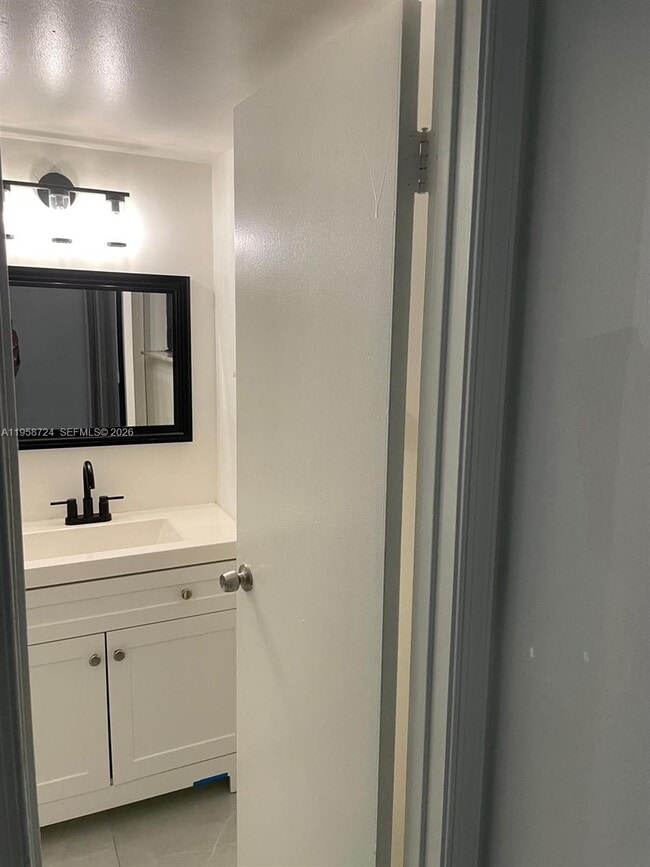 1455 Holly Heights Dr in Fort Lauderdale, FL - Building Photo - Building Photo