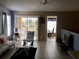 153 Santa Clara Dr in Naples, FL - Building Photo