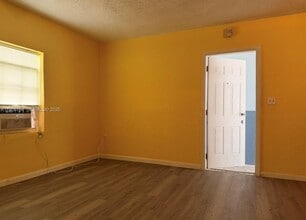 3615 Thomas Ave in Miami, FL - Building Photo - Building Photo