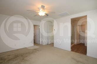 5831 W Encinas Ln in Phoenix, AZ - Building Photo - Building Photo