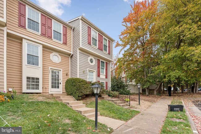 1581 Woodcrest Dr in Reston, VA - Building Photo - Building Photo