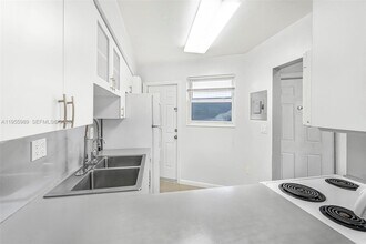 1715 NE Miami Gardens Dr in Miami, FL - Building Photo - Building Photo