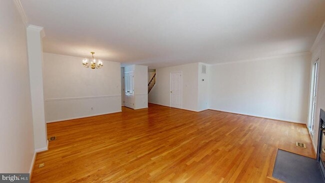 property at 5739 Oakshore Ct