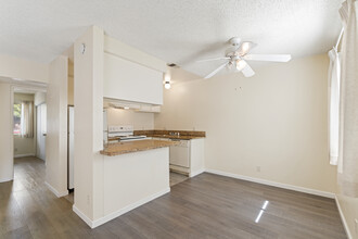 Villa Riviera Apartments in Sacramento, CA - Building Photo - Interior Photo