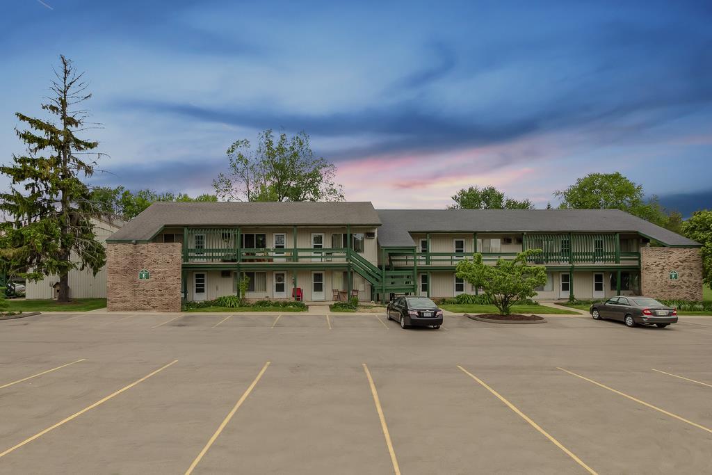 Pine Lake Apartments in Haslett, MI - Building Photo