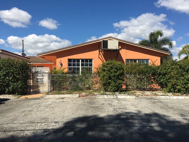 2232-2234 N 19th Ave in Hollywood, FL - Building Photo - Building Photo