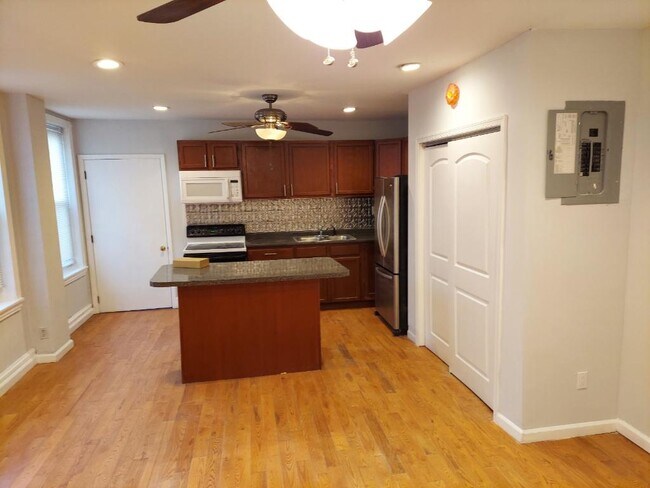 3903 Ridge Ave photo'