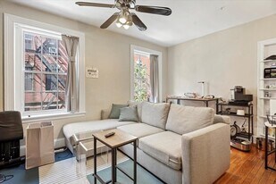 132 Myrtle St, Unit 4 in Boston, MA - Building Photo