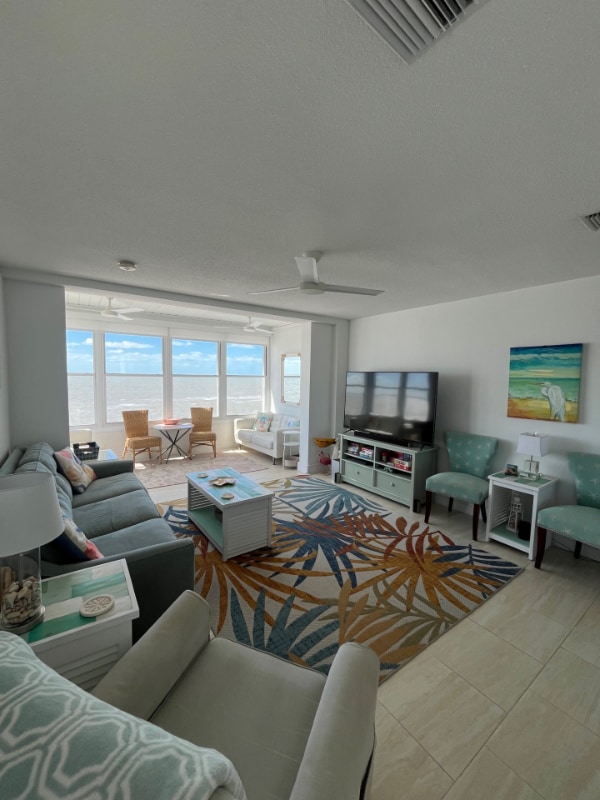 7000 Beach Plaza, Unit 901 in St Pete Beach, FL - Foto de edificio - Building Photo