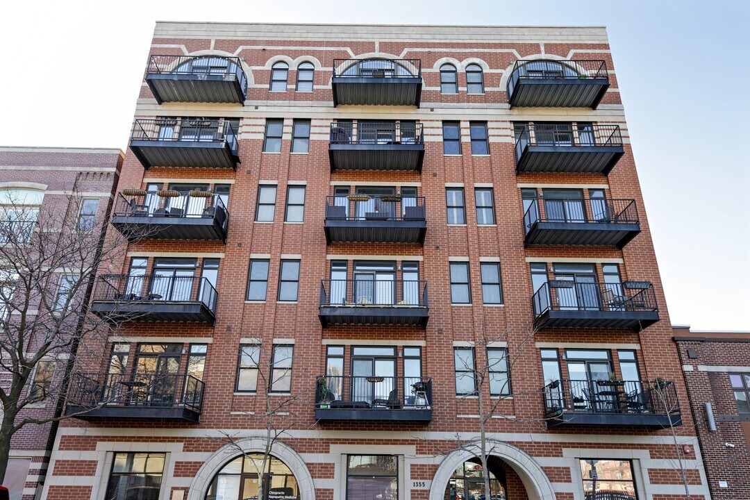 1355 W Washington Blvd in Chicago, IL - Building Photo