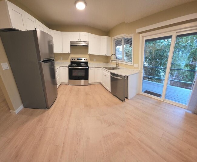 5055 SW Menlo Dr, Unit 4