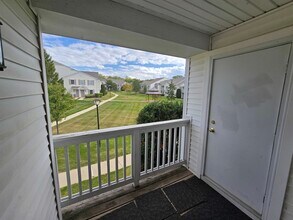 1531 Silverstone Dr in Carpentersville, IL - Building Photo - Building Photo