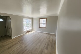 5618 Merkle Ave in Parma, OH - Foto de edificio - Building Photo