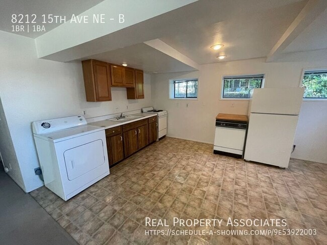 8212 15th Ave NE in Seattle, WA - Building Photo - Building Photo