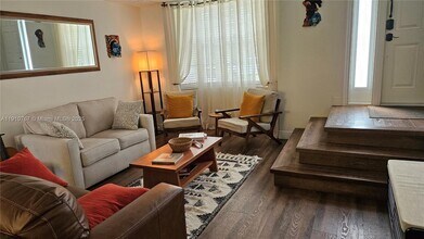 1256 NW 110th Ave in Plantation, FL - Building Photo - Building Photo