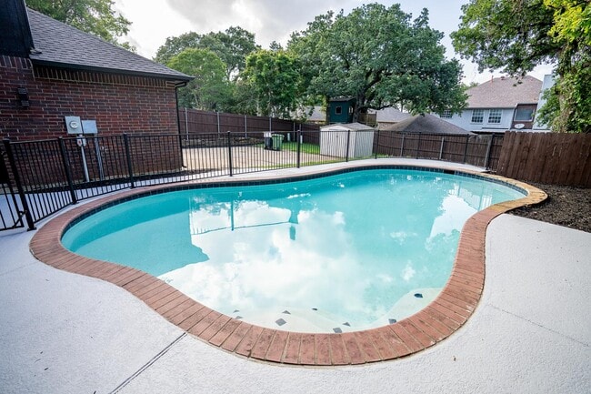 property at 7625 Shadow Wood Dr