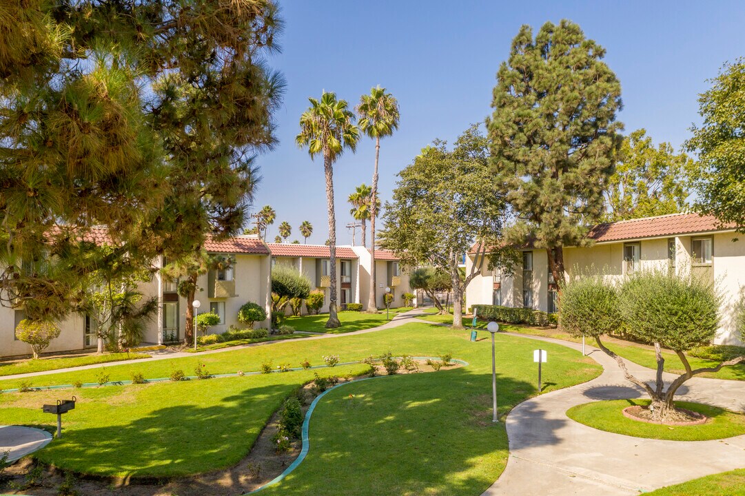 Ocean Park Apartments in Oceanside, CA - Building Photo
