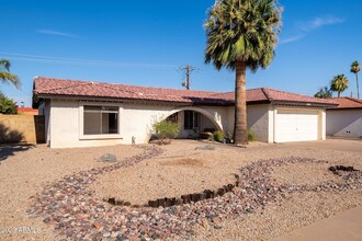7043 N Vía De La Siesta in Scottsdale, AZ - Building Photo - Building Photo