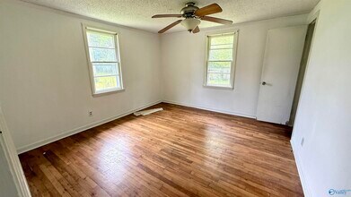 118 Brockway Ave in Owens Cross Roads, AL - Foto de edificio - Building Photo